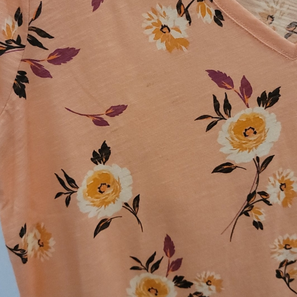 NWT floral t-shirt - Picture 2 of 2